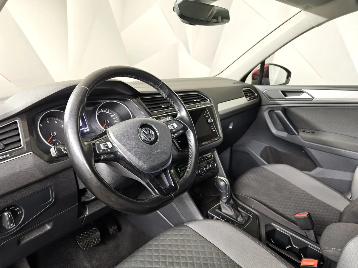 Volkswagen Tiguan 1.4 TSI BlueMotion DSG (150 л.с.) Comfortline Красный в АВИЛОН. Слайд №17
