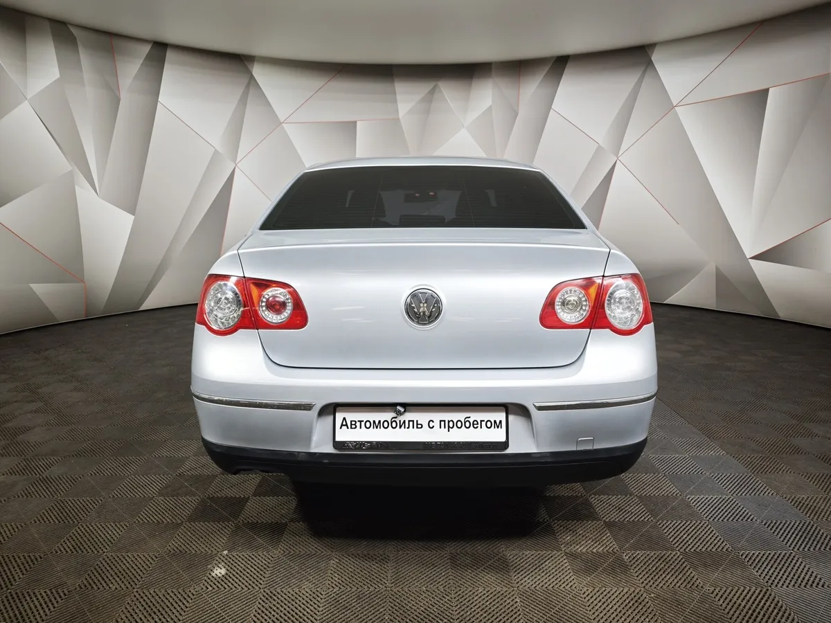 Volkswagen Passat 1.8 TSI DSG (152 л.с.) Серебристый в АВИЛОН. Слайд №8