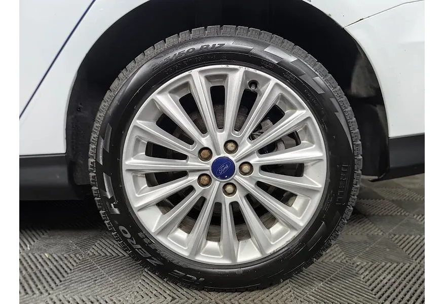 Ford Focus 1.6 PowerShift (125 л.с.) Titanium Белый в АВИЛОН. Слайд №9