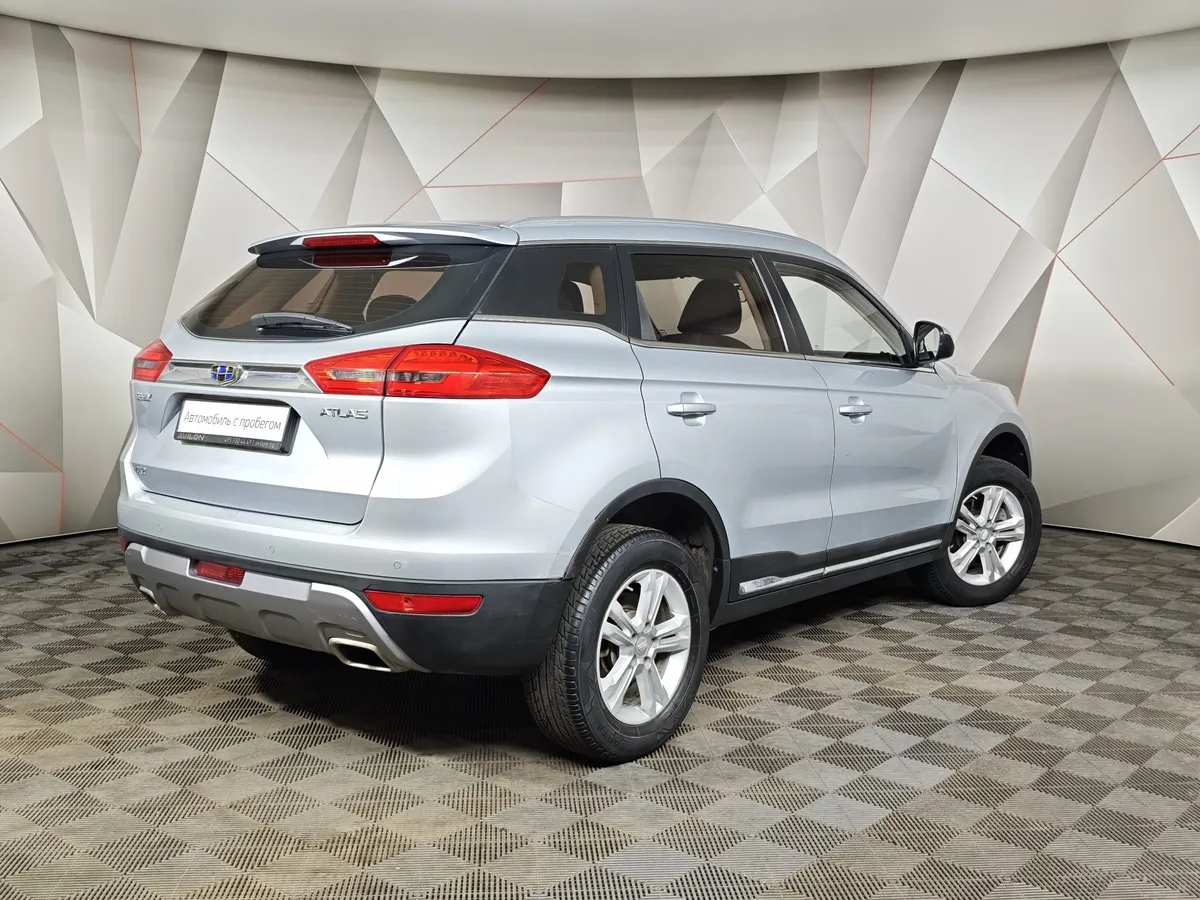 Geely Atlas 2.4 AT AWD (148 л.с.) Standard Серебристый в АВИЛОН. Слайд №2