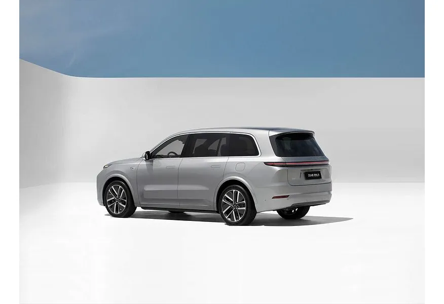 Li Auto L9 1.5 AT 4WD (449 л.с.) Ultra Серебристый в АВИЛОН. Слайд №4