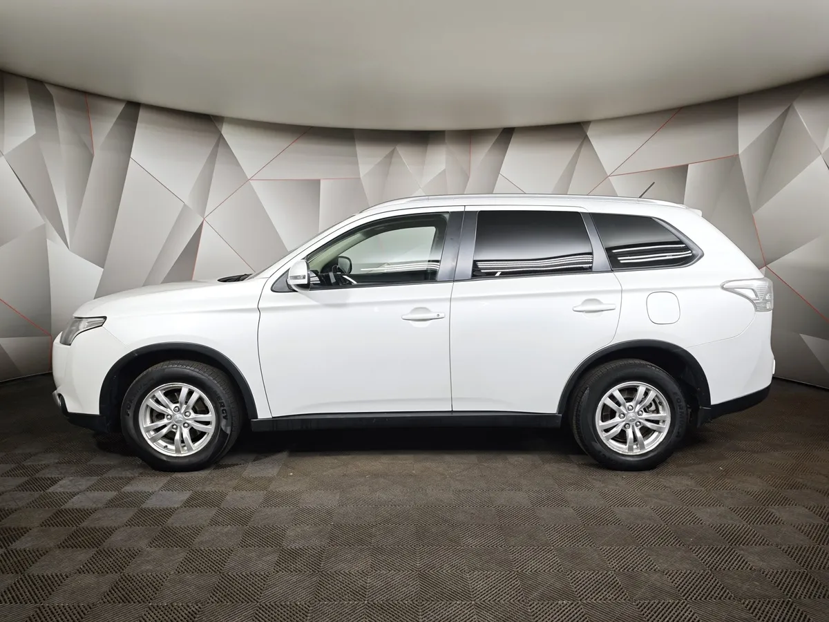 Mitsubishi Outlander 2.0 CVT 4WD (146 л.с.) Белый в АВИЛОН. Слайд №5