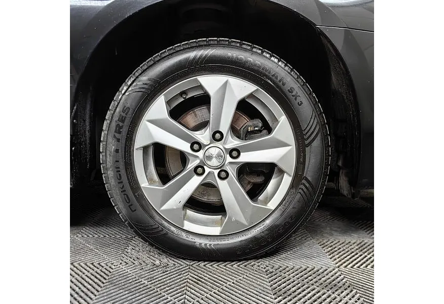 Nissan Teana 2.5 Xtronic (182 л.с.) Черный в АВИЛОН. Слайд №9