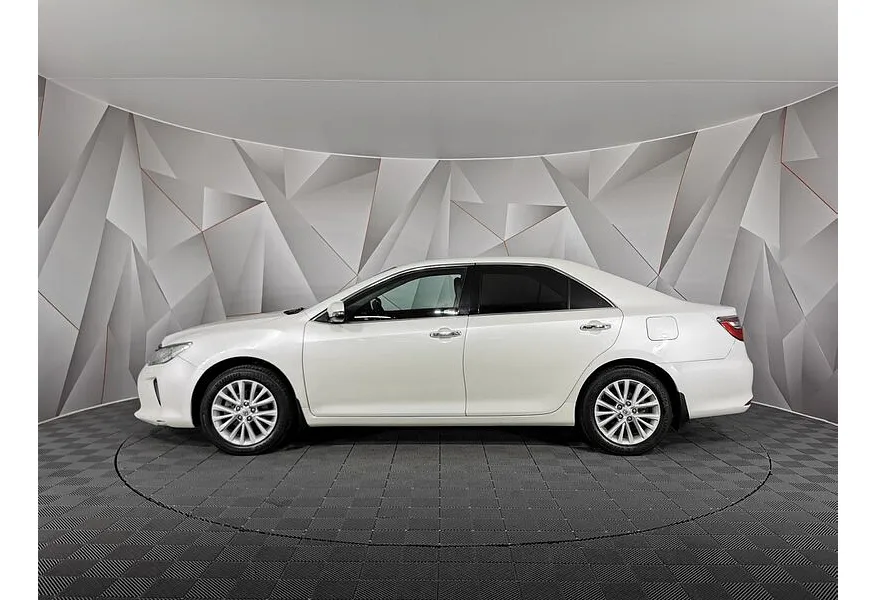 Toyota Camry 2.5 AT (181 л.с.) Белый в АВИЛОН. Слайд №5