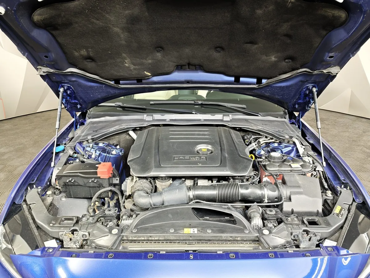 Jaguar XE 2.0 D AT AWD (180 л.с.) S Синий в АВИЛОН. Слайд №11