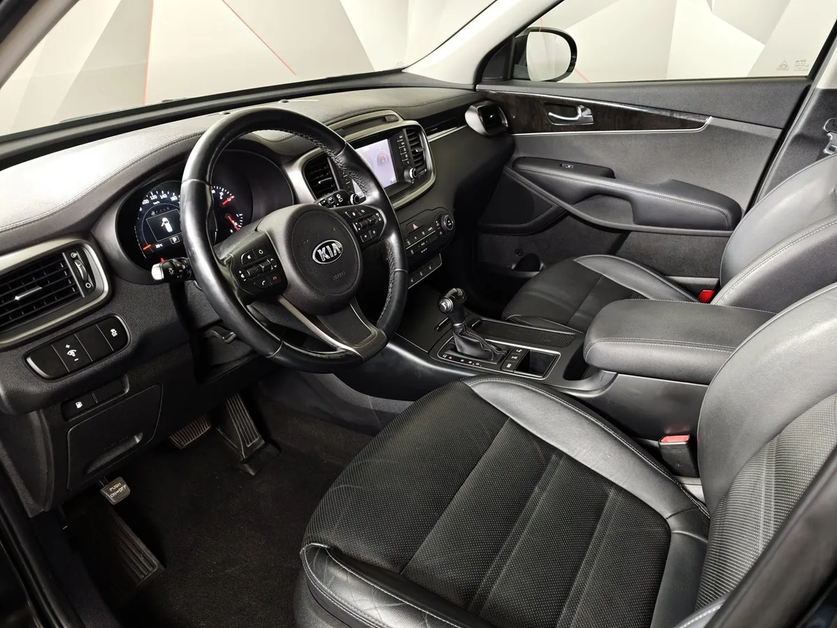 Kia Sorento 3.5 AT AWD (249 л.с.) Premium Черный в АВИЛОН. Слайд №19