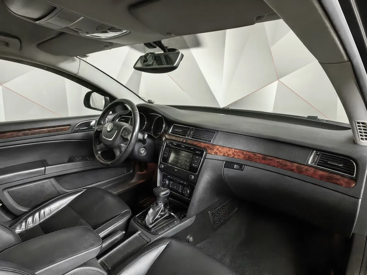 Skoda Superb 1.8 TSI DSG (152 л.с.) Коричневый в АВИЛОН. Слайд №12