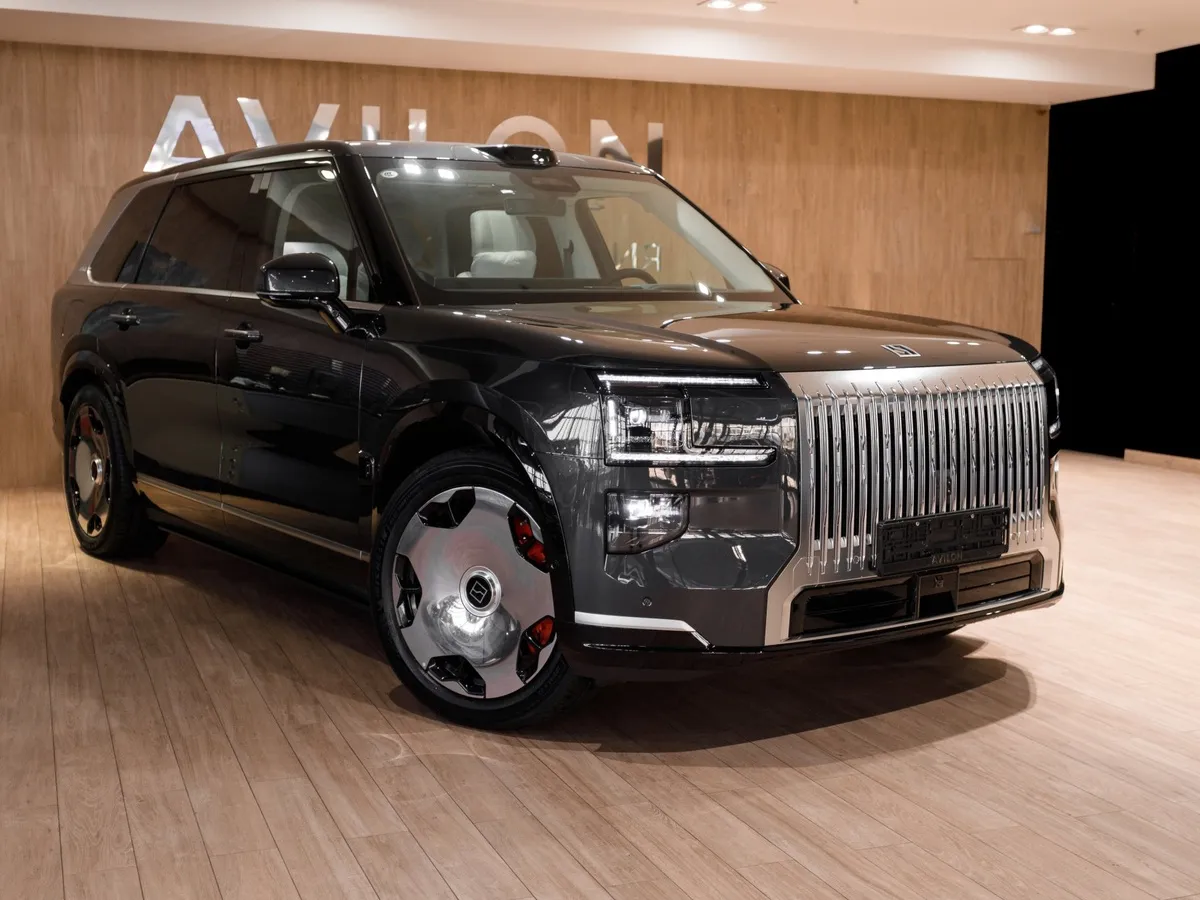 Zeekr 9X 2.0h AT 4WD (1177 л.с.) Hyper Черный в АВИЛОН. Слайд №2