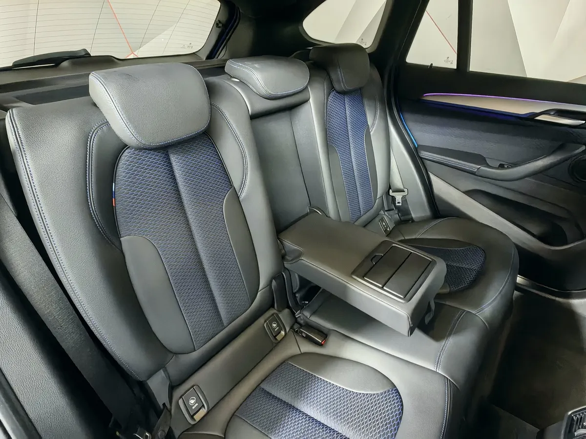 BMW X1 20i xDrive (192 л.с.) M Sport Синий в АВИЛОН. Слайд №14