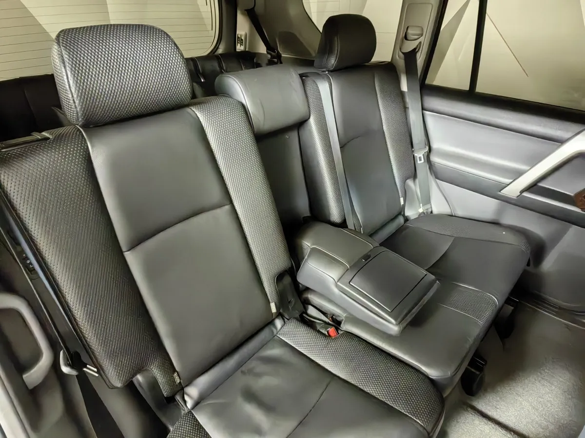 Toyota Land Cruiser Prado 3.0 D AT 4WD (5 мест) (173 л.с.) Белый в АВИЛОН. Слайд №17