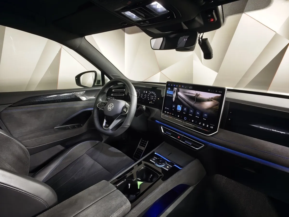Volkswagen Tiguan 380 TSI 2.0 DSG 4WD (220 л.с.) R-Line Белый в АВИЛОН. Слайд №13