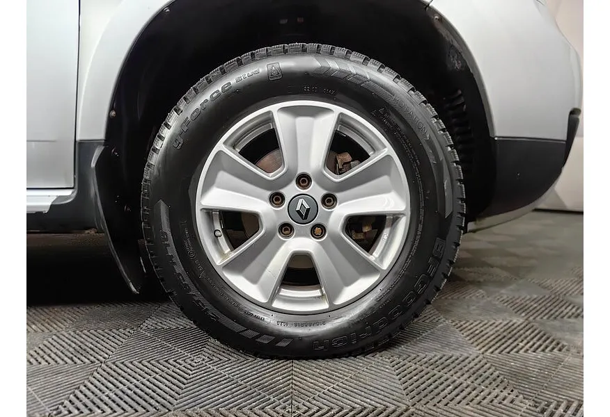 Renault Duster 2.0 AT 4x4 (143 л.с.) Luxe Privilege Серый в АВИЛОН. Слайд №9