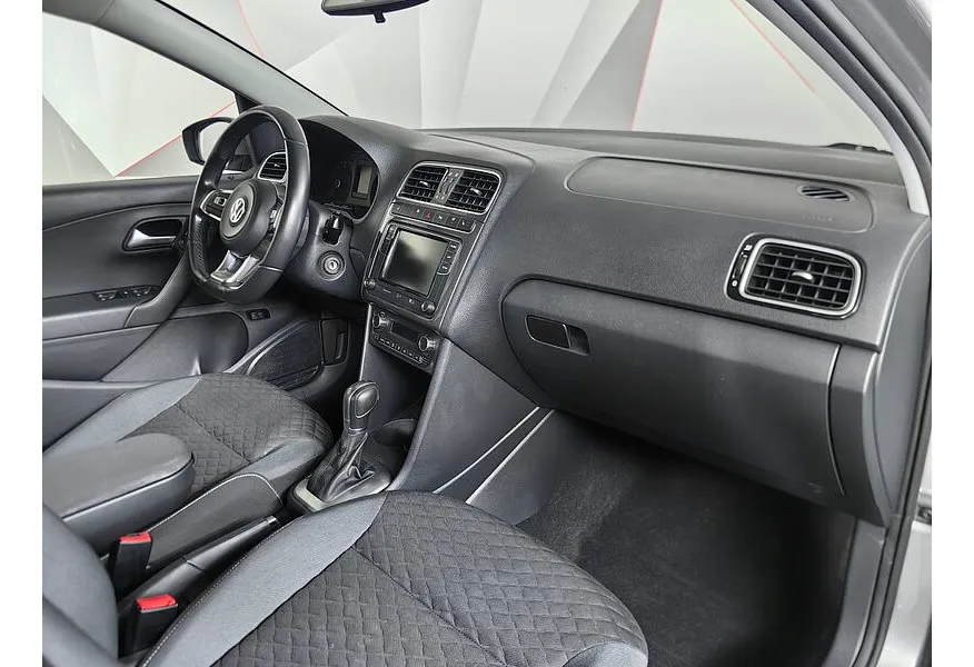 Volkswagen Polo 1.6 MPI AT (110 л.с.) Drive Серебристый в АВИЛОН. Слайд №12