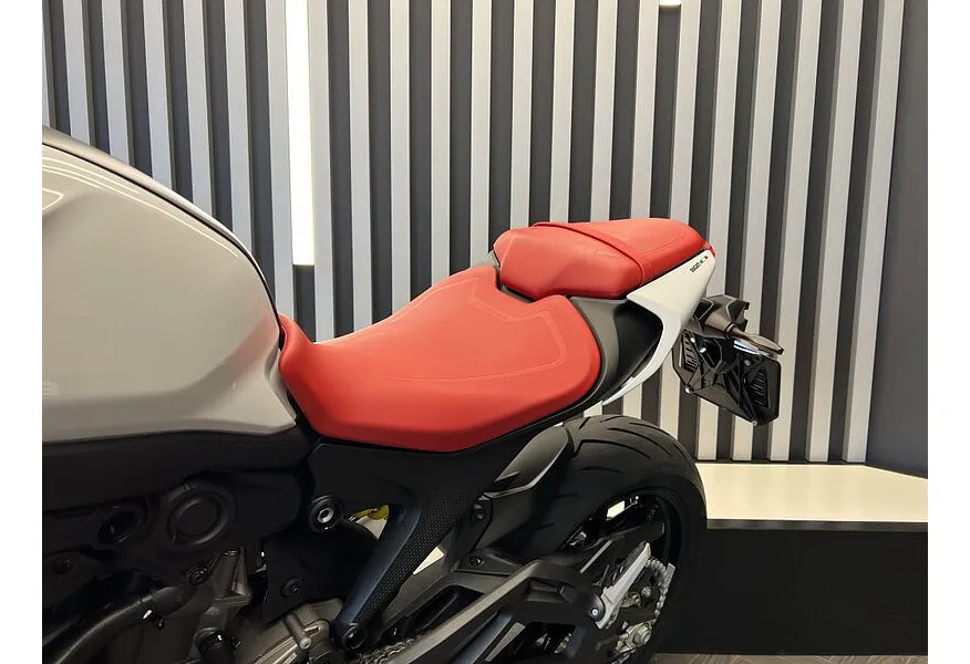 Ducati Monster 937 937 см³ (111 л.с.) (111) 937 Белый в АВИЛОН. Слайд №3