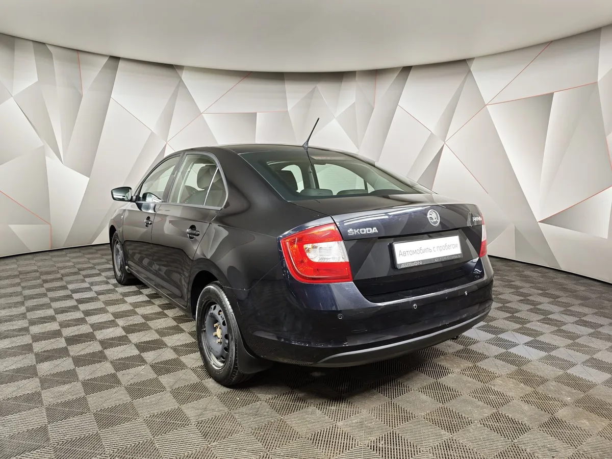 Skoda Rapid 1.6 MT (105 л.с.) Черный в АВИЛОН. Слайд №4