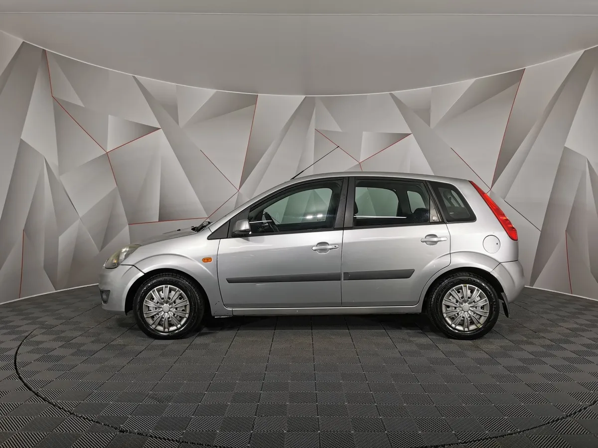 Ford Fiesta 1.6 Flex MT (100 л.с.) Серебристый в АВИЛОН. Слайд №5