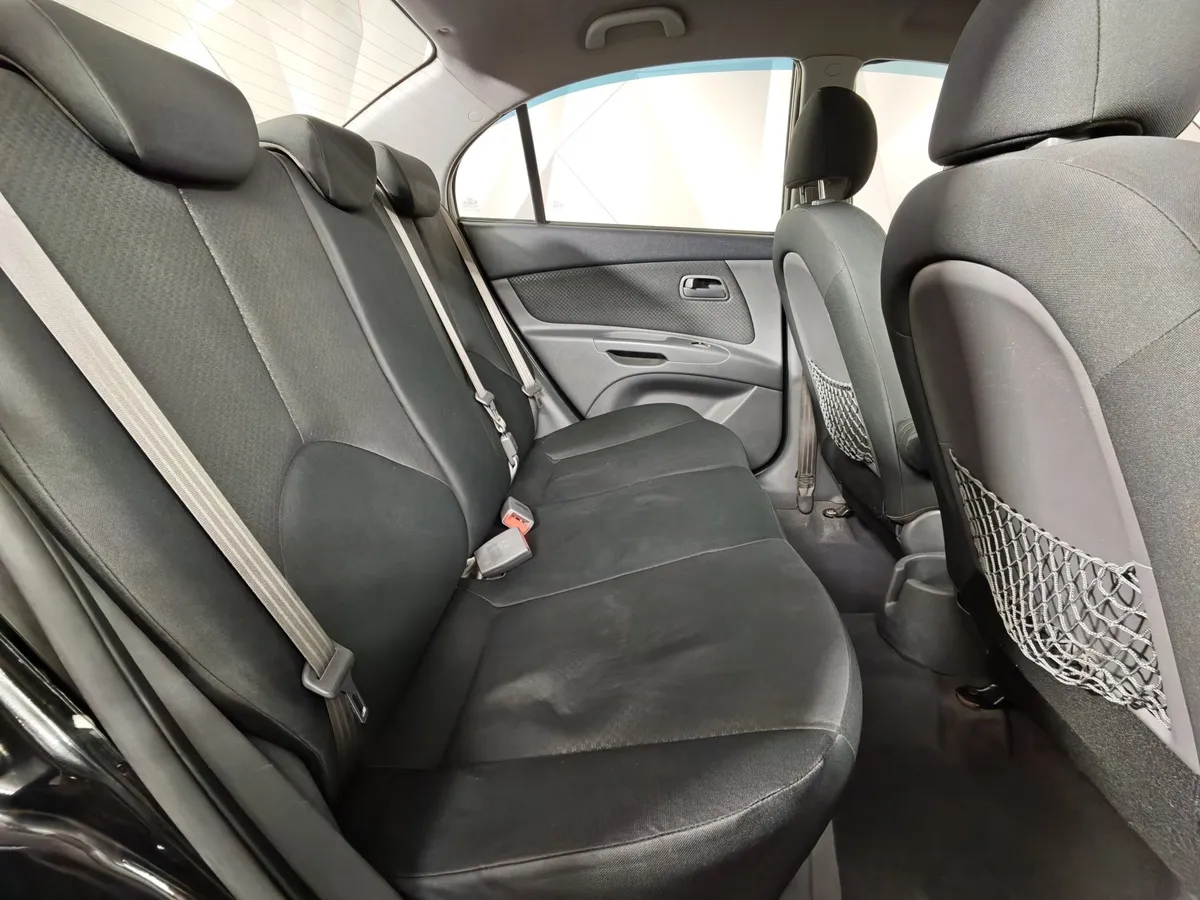 Kia Rio 1.4 AT (97 л.с.) Черный в АВИЛОН. Слайд №14