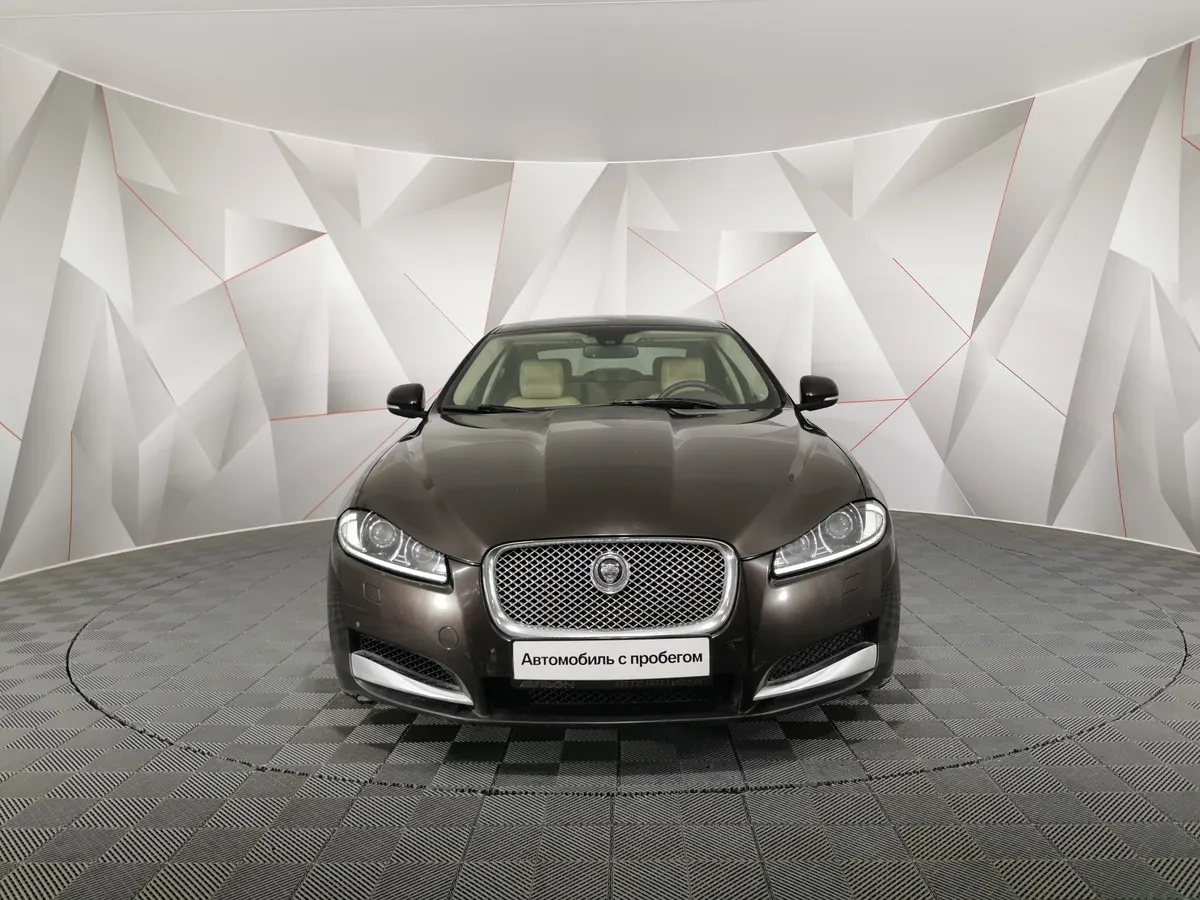 Jaguar XF 2.0 AT (240 л.с.) Luxury Коричневый в АВИЛОН. Слайд №7