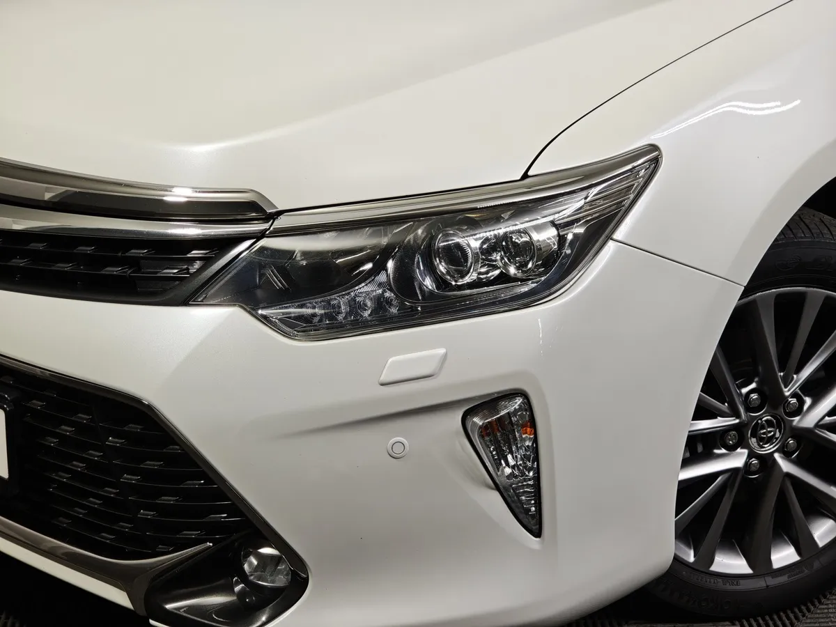 Toyota Camry 2.5 AT (181 л.с.) Белый в АВИЛОН. Слайд №9