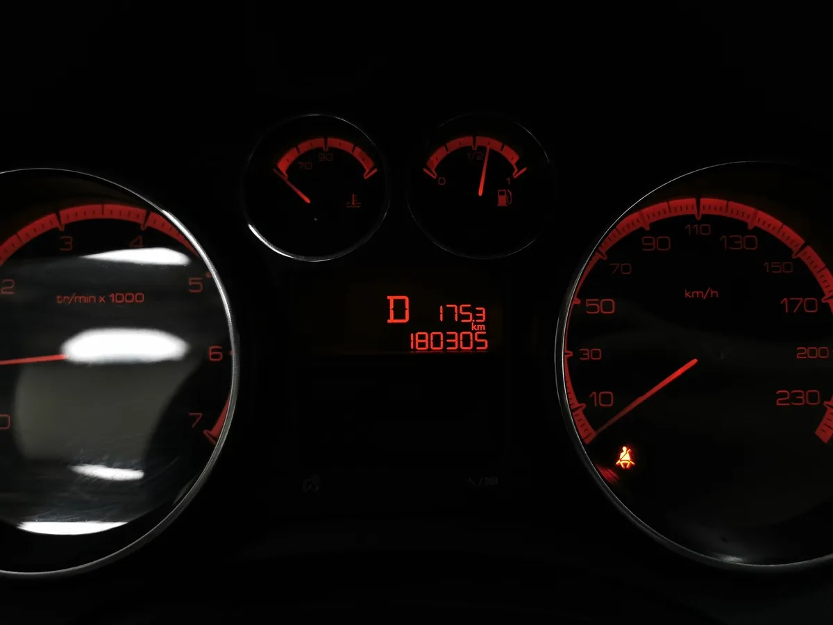 Peugeot 308 1.6 AT (120 л.с.) Серый в АВИЛОН. Слайд №17