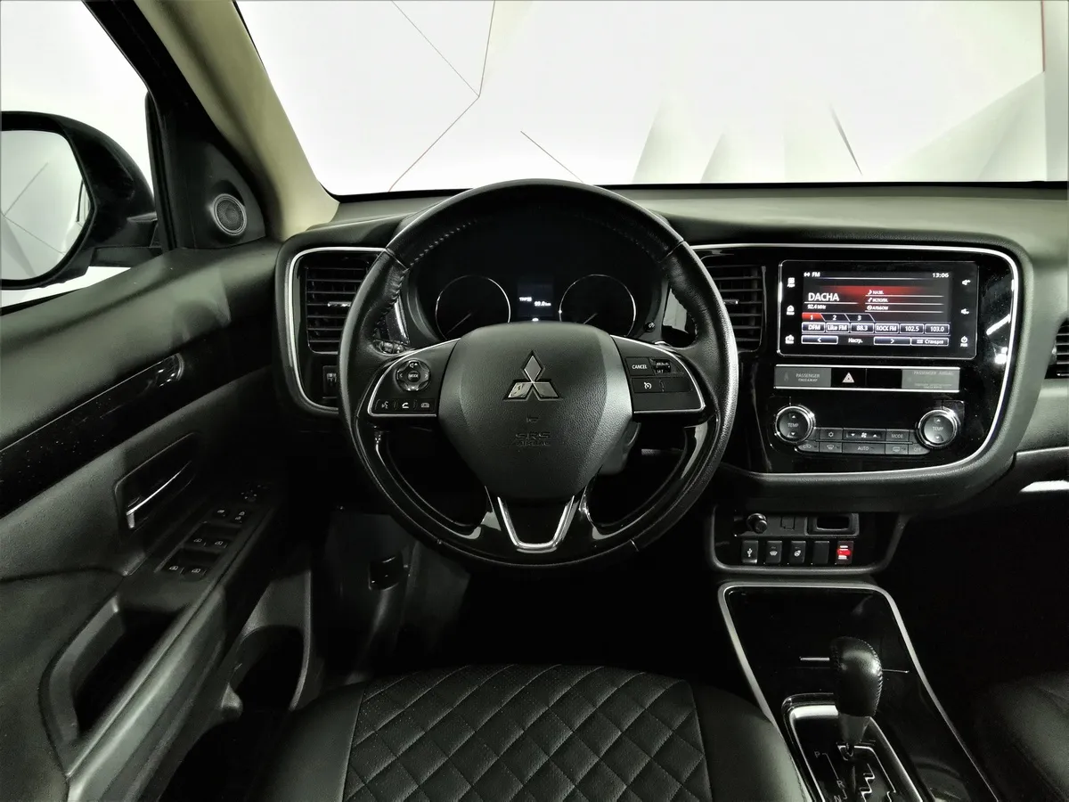 Mitsubishi Outlander 2.0 MIVEC CVT 4WD (146 л.с.) Invite Серебристый в АВИЛОН. Слайд №19