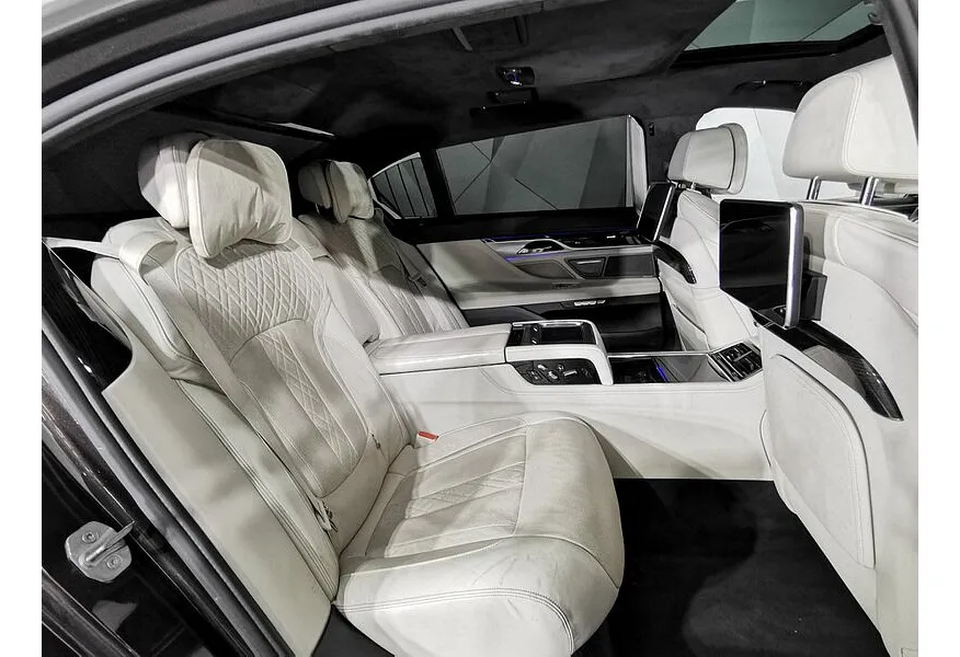 BMW 7 серия 730Ld xDrive AT (265 л.с.) Коричневый в АВИЛОН. Слайд №14