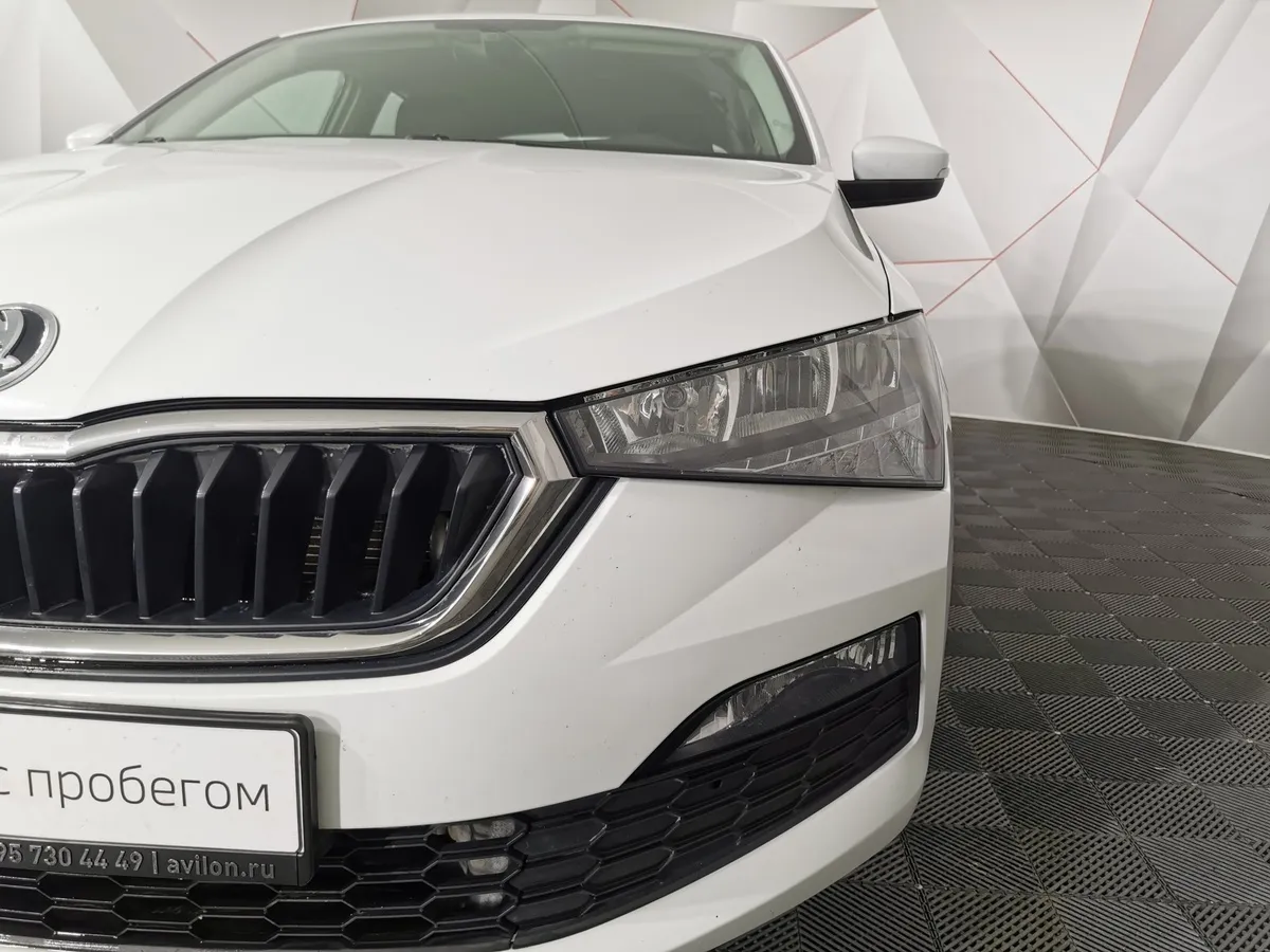 Skoda Rapid 1.6 AT (110 л.с.) Белый в АВИЛОН. Слайд №10