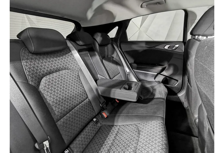 Kia Ceed 1.4 T-GDI AMT (140 л.с.) Comfort Белый в АВИЛОН. Слайд №16