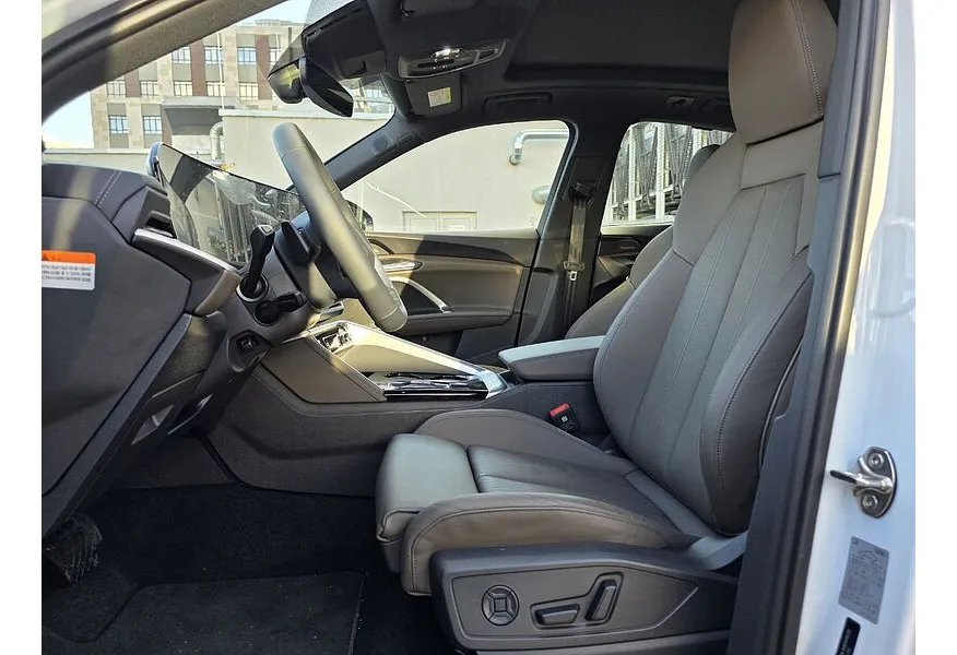 Audi Q5 Sportback 2.0 TDI S tronic quattro (204 л.с.) Белый в АВИЛОН. Слайд №8