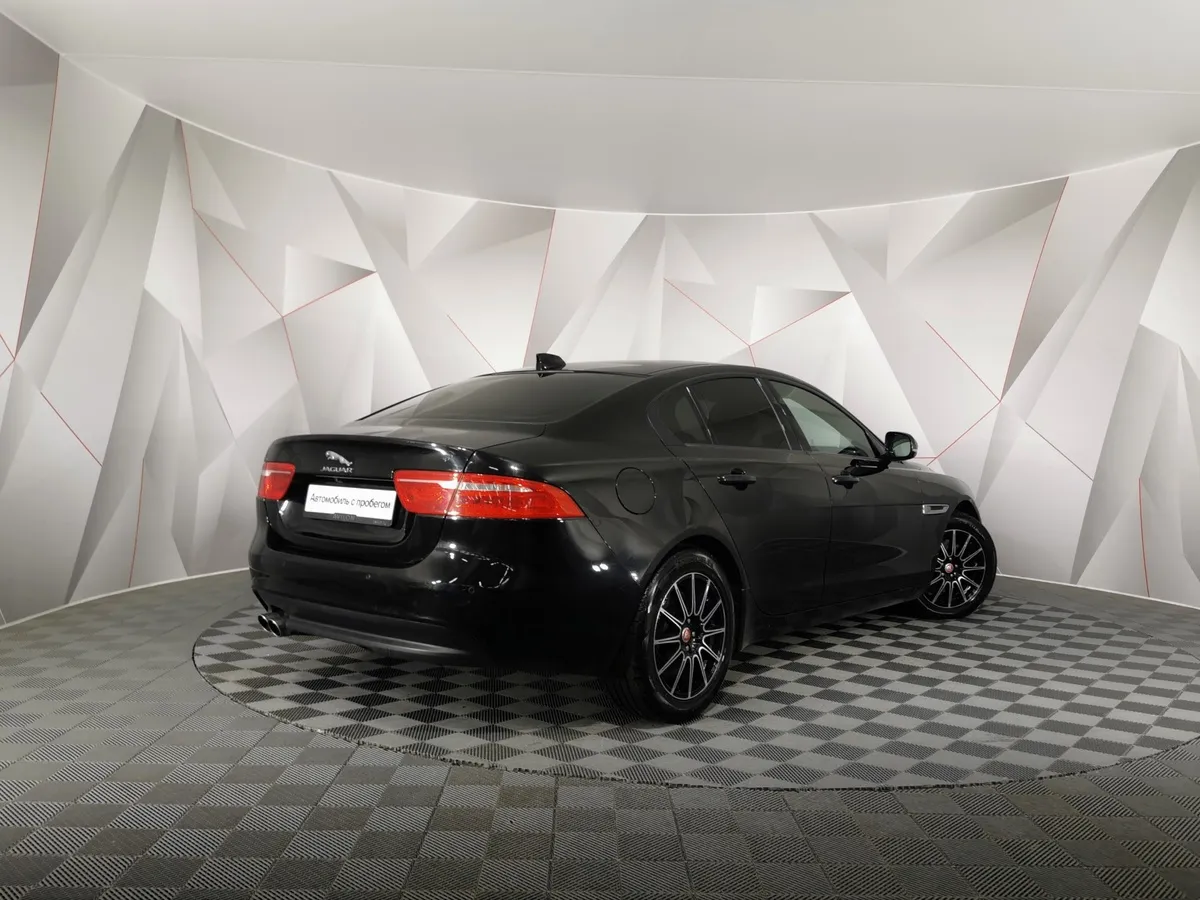 Jaguar XE 2.0 D AT AWD (180 л.с.) Prestige Черный в АВИЛОН. Слайд №2