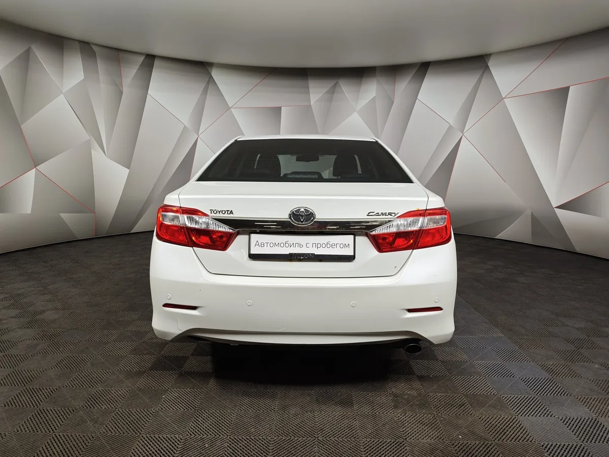 Toyota Camry 2.5 AT (181 л.с.) Стандарт Белый в АВИЛОН. Слайд №8