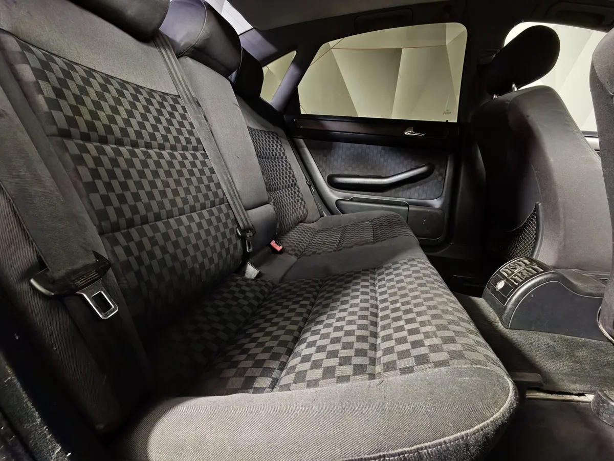 Audi A6 2.4 MT (177 л.с.) Зеленый в АВИЛОН. Слайд №13