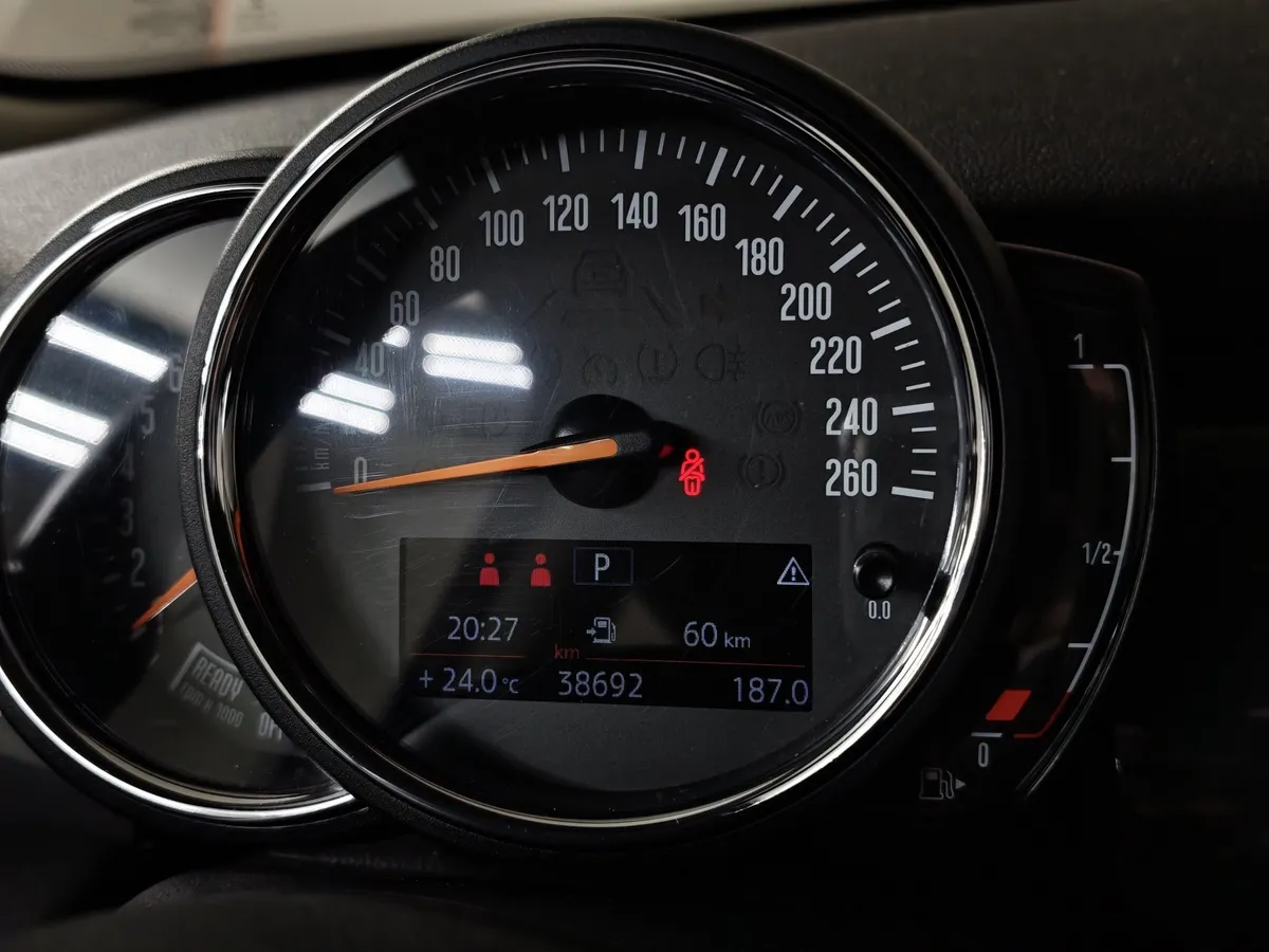 MINI 3 двери Cooper 1.5 AT (136 л.с.) Essential Серый в АВИЛОН. Слайд №13