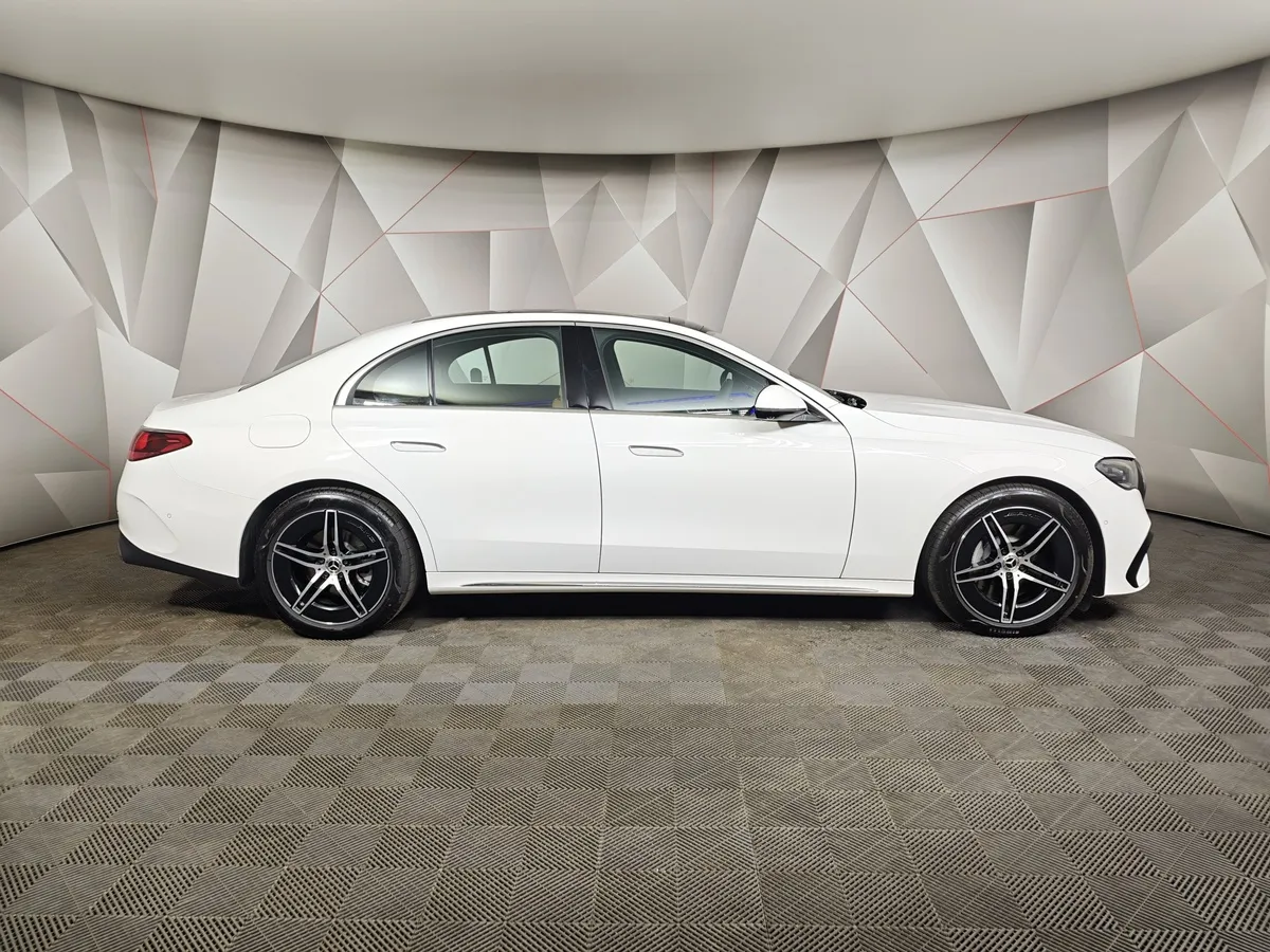 Mercedes-Benz E-Класс E 300 4MATIC (258 л.с.) Белый в АВИЛОН. Слайд №6