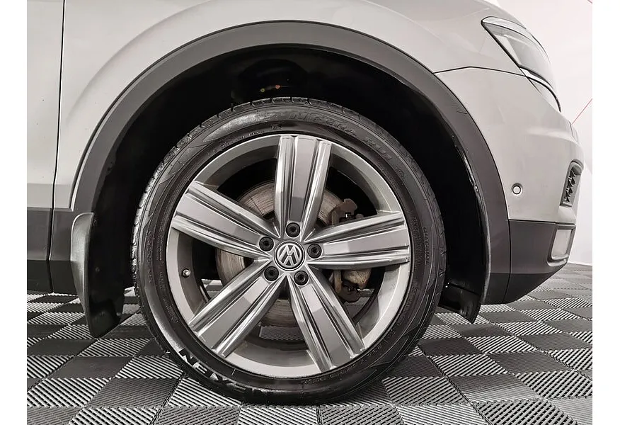 Volkswagen Tiguan 2.0 TSI 4Motion DSG (180 л.с.) Highline Серебристый в АВИЛОН. Слайд №18