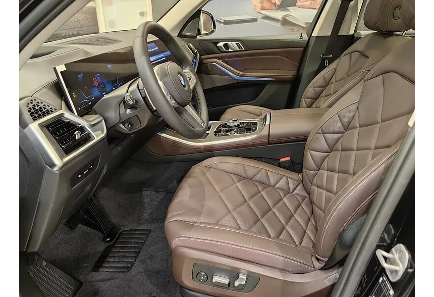 BMW X5 xDrive30Li (258 л.с) X Черный в АВИЛОН. Слайд №8