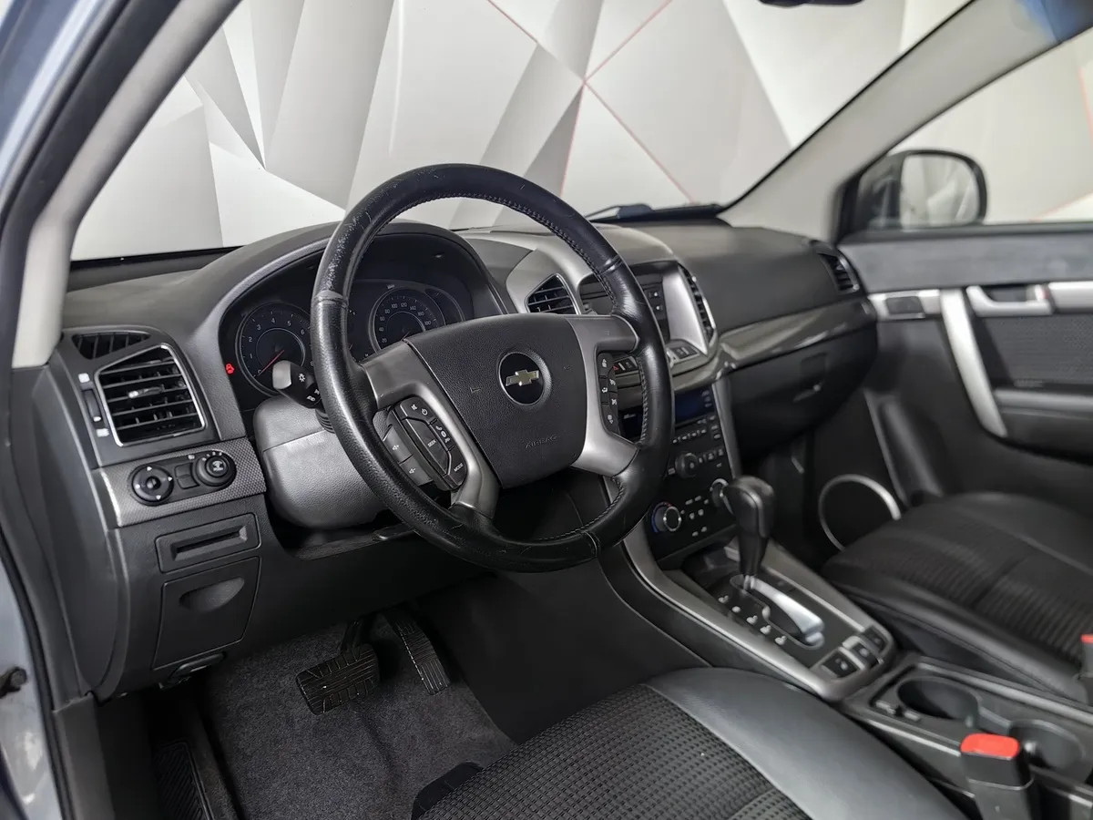 Chevrolet Captiva 2.4 AT (5 мест) (167 л.с.) LT Серый в АВИЛОН. Слайд №18