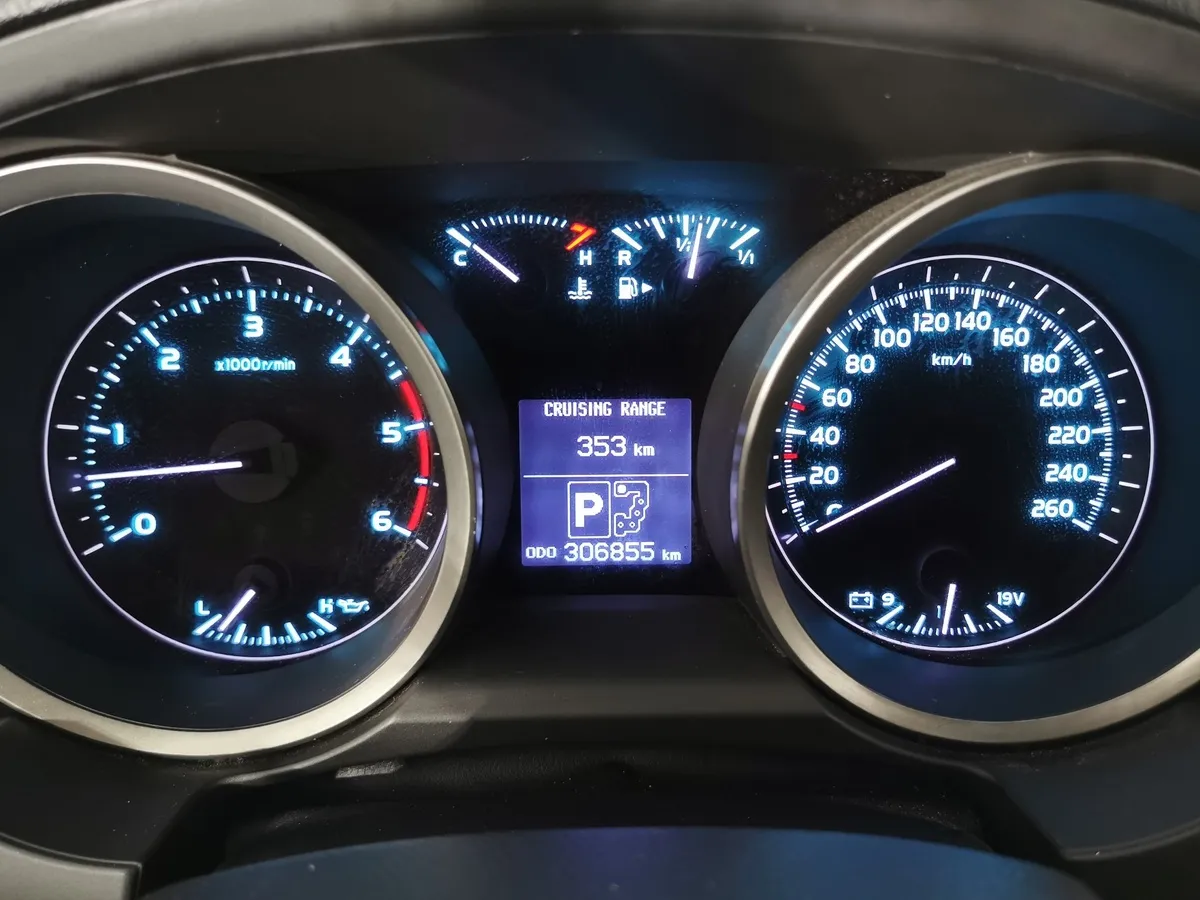 Toyota Land Cruiser 4.5 Twin-Turbo D AT 4WD (5 мест) (235 л.с.) Престиж Черный в АВИЛОН. Слайд №17