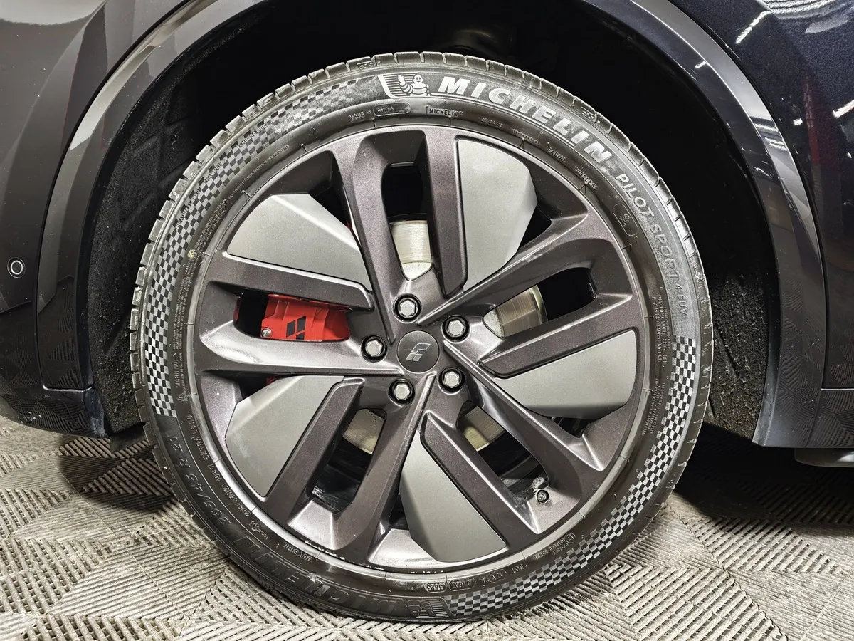 Li Auto L9 1.5 AT 4WD (449 л.с.) Max  Черный в АВИЛОН. Слайд №9