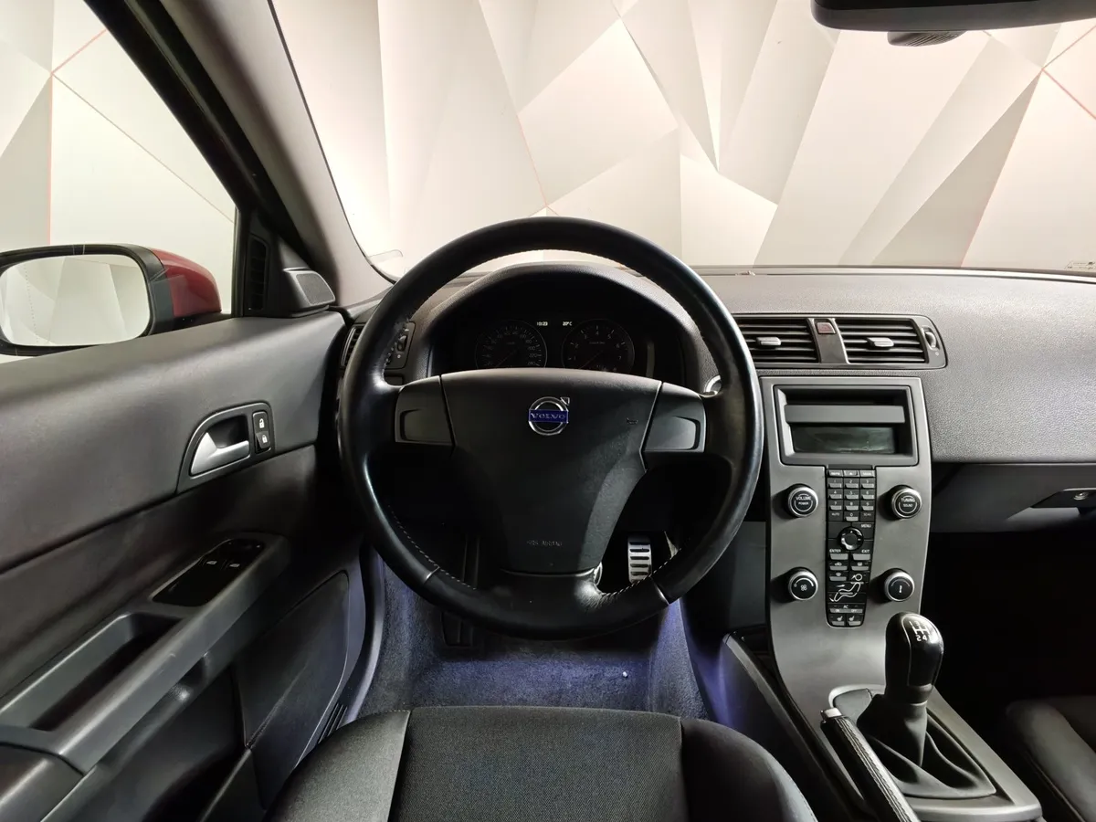 Volvo C30 1.6 MT (100 л.с.) Красный в АВИЛОН. Слайд №17