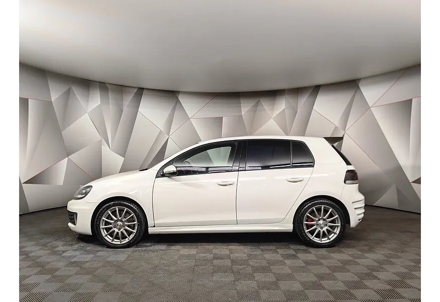 Volkswagen Golf 2.0 TSI DSG (210 л.с.) GTI Белый в АВИЛОН. Слайд №5 Volkswagen Golf 2.0 TSI DSG (210 л.с.) GTI Белый в АВИЛОН. Слайд №5