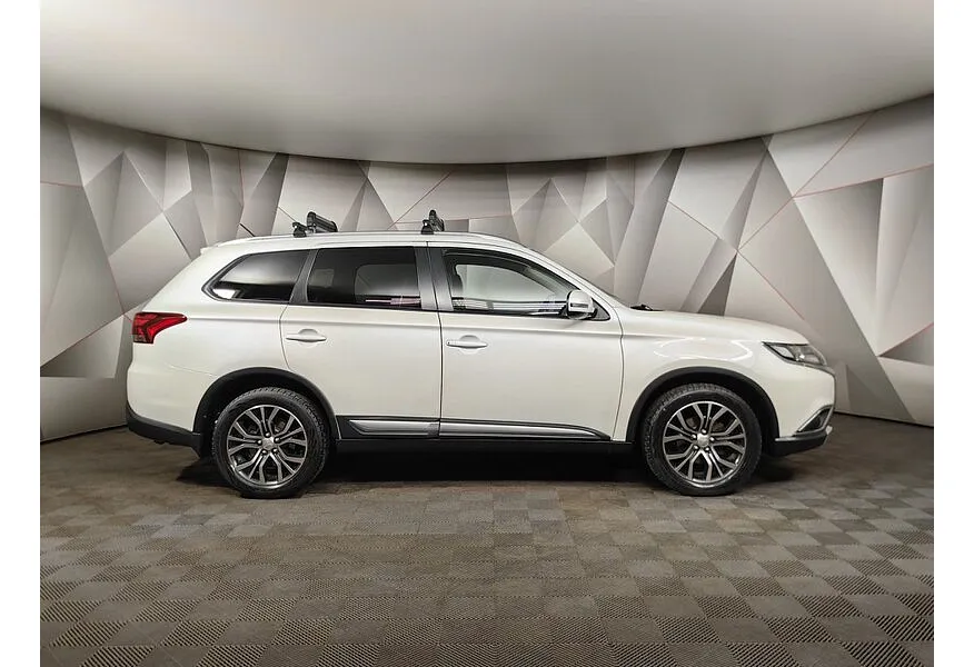 Mitsubishi Outlander 2.0 MIVEC CVT 4WD (146 л.с.) Invite Белый в АВИЛОН. Слайд №6