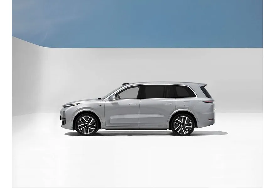 Li Auto L9 1.5 AT 4WD (449 л.с.) Ultra Серебристый в АВИЛОН. Слайд №2