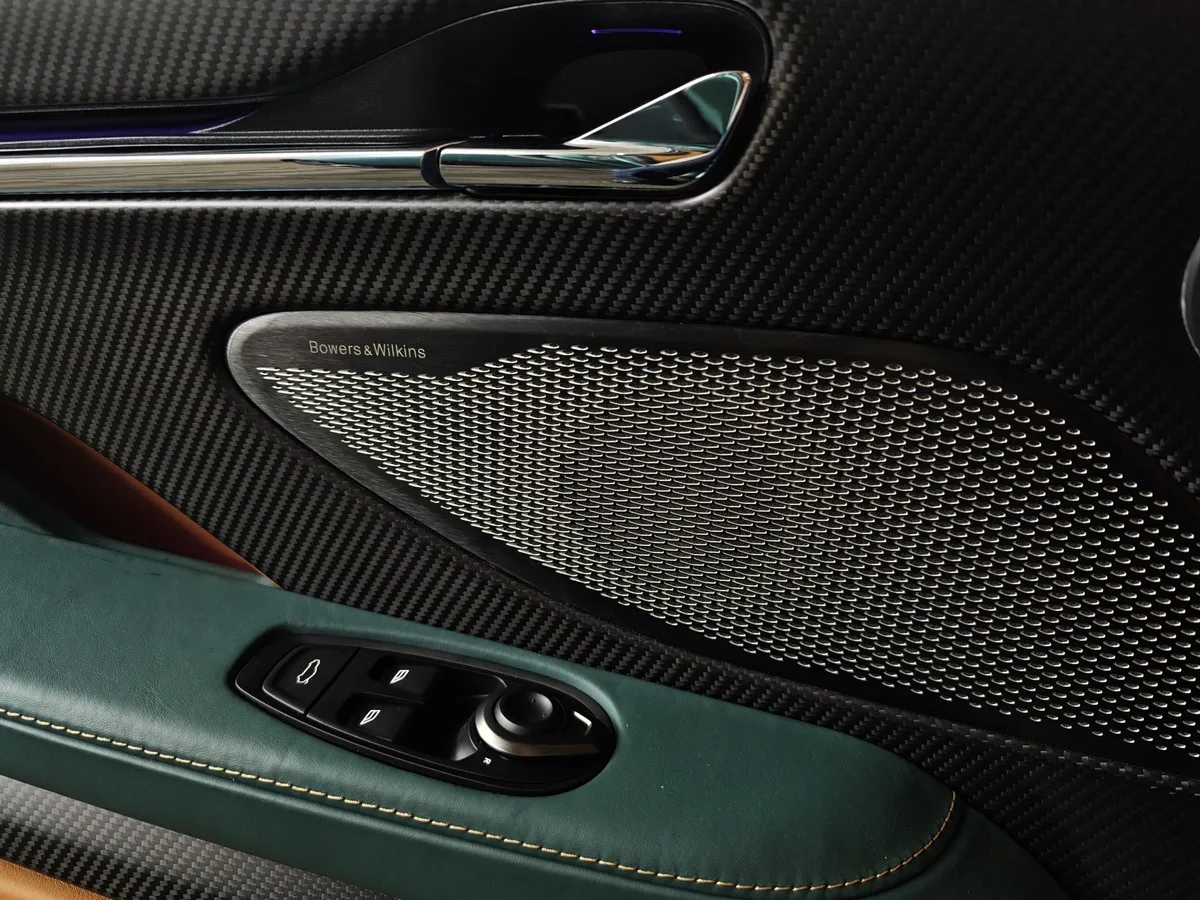Aston Martin DB12 Volante 5.2 V12 AT (600 л.с.) Зеленый в АВИЛОН. Слайд №27