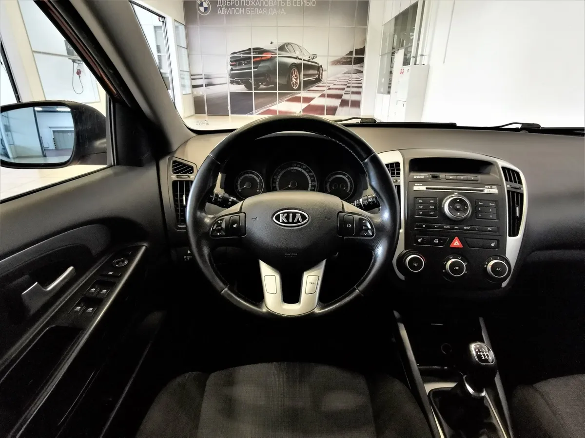 Kia Ceed 1.6 MT (129 л.с.) Comfort Красный в АВИЛОН. Слайд №17