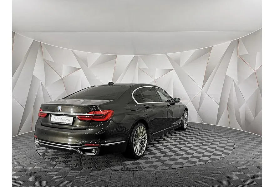 BMW 7 серия 730Ld xDrive AT (265 л.с.) Коричневый в АВИЛОН. Слайд №2