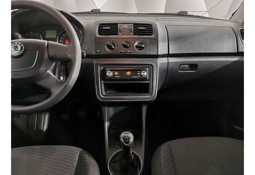 Skoda Fabia 1.4 MT (125 л.с.) Зеленый в АВИЛОН. Слайд №15