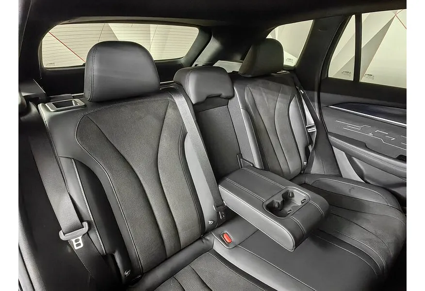 Geely Monjaro 2.0T 8AT 4WD (238 л.с.) Flagship Черный в АВИЛОН. Слайд №17