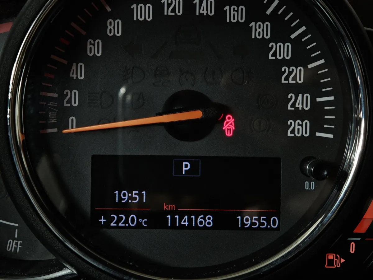 MINI Clubman Cooper 1.5 AT (136 л.с.) Черный в АВИЛОН. Слайд №13