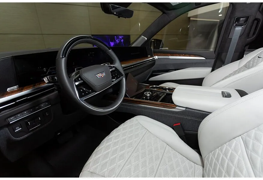 Cadillac Escalade 6.2 V8 AT AWD (420 л.с.) Sport Platinum Черный в АВИЛОН. Слайд №7